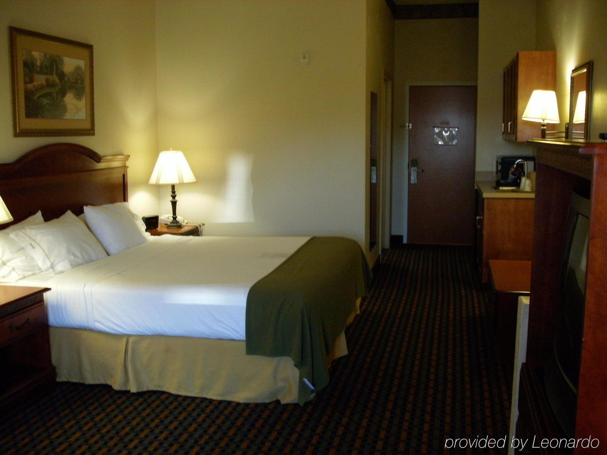 Holiday Inn Express Hotel & Suites Laurinburg By Ihg מראה חיצוני תמונה