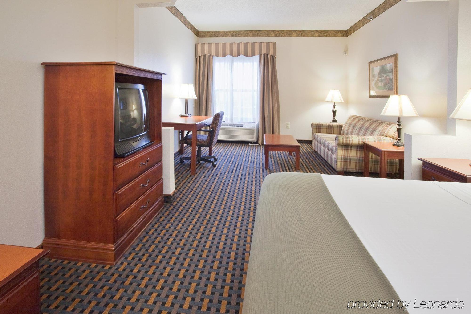 Holiday Inn Express Hotel & Suites Laurinburg By Ihg מראה חיצוני תמונה