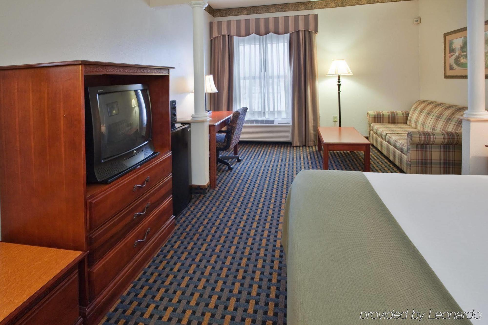 Holiday Inn Express Hotel & Suites Laurinburg By Ihg חדר תמונה
